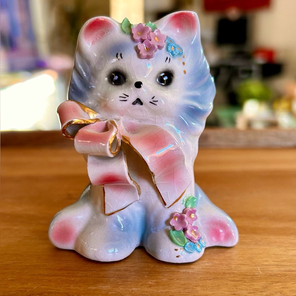 Vintage Josef Originals California Fluff Blue Kitten Figurine. Measures 3” tall